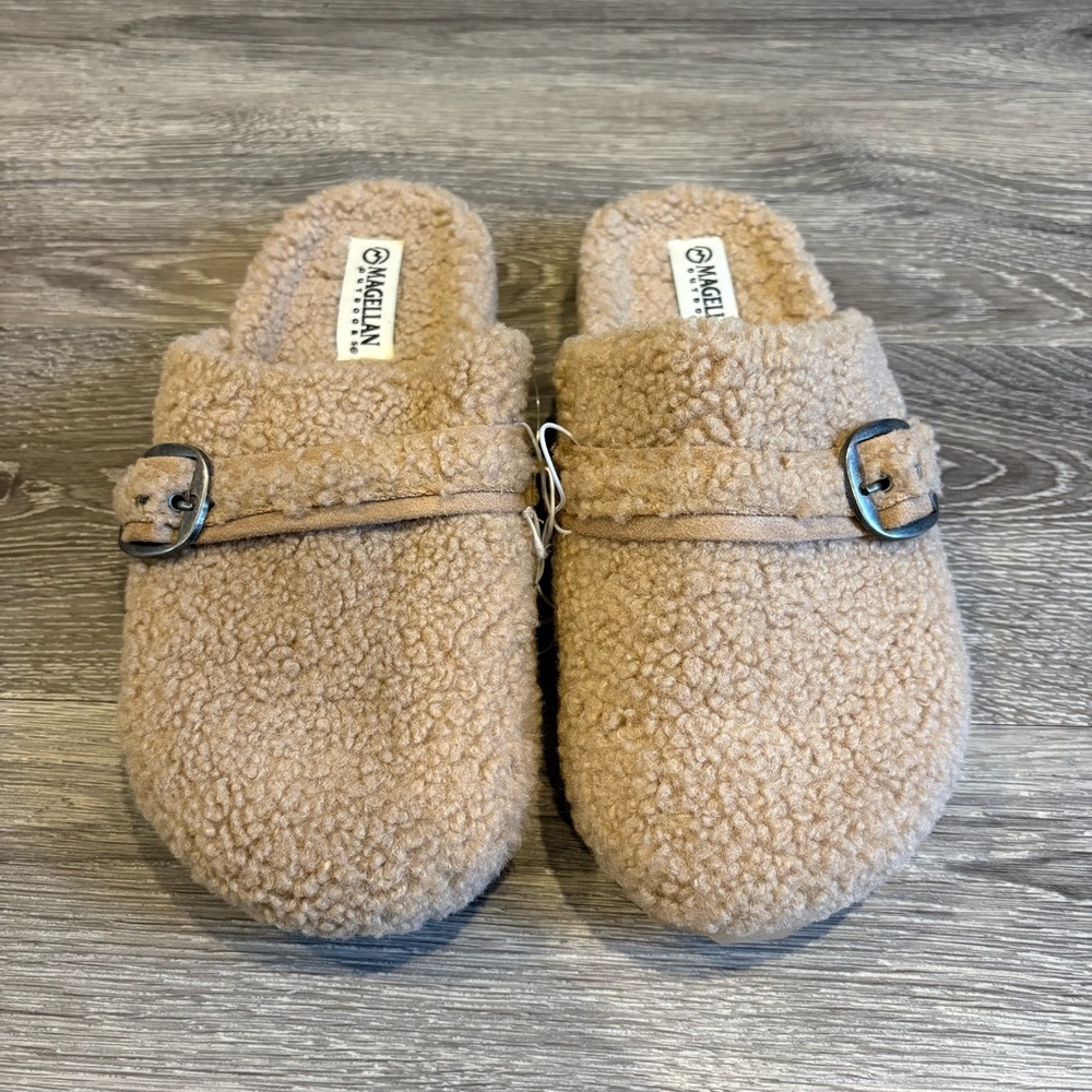 Magellan Outdoors Tan Fleece Sherpa Clog Mules